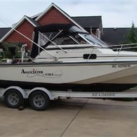 1983 Boston Whaler Revenge 22 Yes