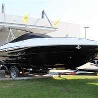 2017 Stingray Boat Co 235 LR SEULEMENT...