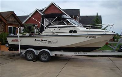 1983 Boston Whaler Revenge 22 Yes