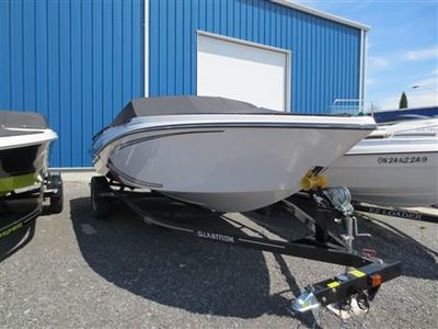 2017 Glastron GTS 205 MerCrusier 4.5L 250hp Trailer