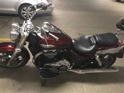 2016 Triumph Thunderbird Commander Lava Red and Crimson