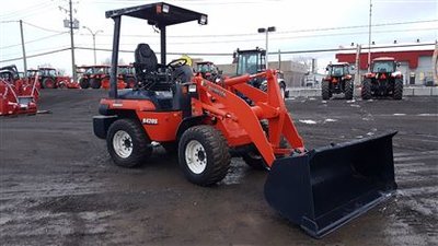 2014 Kubota R420 Loader